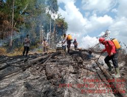 Polsek Kampar Kiri Gerak Cepat Lakukan Pemadaman dan Pendinginan Kebakaran Lahan