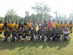 Meriahkan HUT Bhayangkara ke-77, Polisi Wanita Polda Banten Tanding Sepak Bola