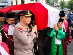 Ketua Pengadilan Tinggi Pekanbaru Mohammad Idroes Meninggal Dunia, Kapolda dan Gubri Ucapkan Luka Mendalam dan Ikut Acara Pelepasan Jenazah