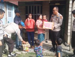 Polsek Minas Polres Siak Polda Riau Peduli, Berikan Bantuan Paket Sembako Kepada Keluarga Tersangka Curat