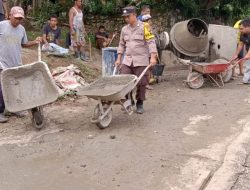 Polisi RW Polres Rohul Gelar Gotong-royong Dengan Masyarakat Dusun Lubuk Bandung Hilir