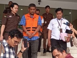 Dugaan Korupsi Pembangunan Jembatan Selat Rengit (JSR), Mantan Kabid Bina Marga PU Kepulauan Meranti dan Mantan GM Divisi I Medan PT Nindya Karya Ditahan Kejati Riau