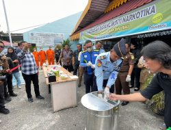 Konsistensi Perangi Narkoba, Lapas Narkotika Rumbai Terjun Langsung Pemusnahan Narkotika di BNNP Riau  