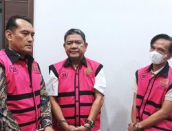 Tim Tabur Kejagung Bersama Kejati Bengkulu Ringkus Tiga Tipikor Dana Bantuan Operasional Kesehatan (DOK) di Kabupaten Kaur
