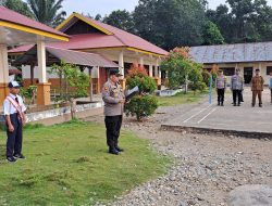 OBWLK- 2023, Kapolsek AKP Buyung Jadi Pembina Upacara Di Sekolah Satu Atap SDN 008 Dan SMPN 003 Pagarantapah Darussalam
