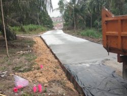 Kontraktor Tegaskan Proyek Semenisasi Jalan Yungtir Pekanbaru Selesai Sesuai Persetujuan Warga 