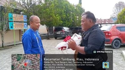 Bendera Merah Putih Koyak Dipasang di Gerbang SMPN 7 Tambang, Orangtua Murid Turun Tangan– Kepala Sekolah Dituding Buat Malu Bangsa