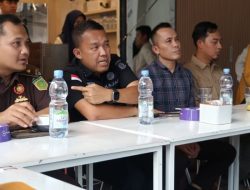 Ngopi Ngobrol Pintar Kajari Rohil Firdaus Bareng Wartawan